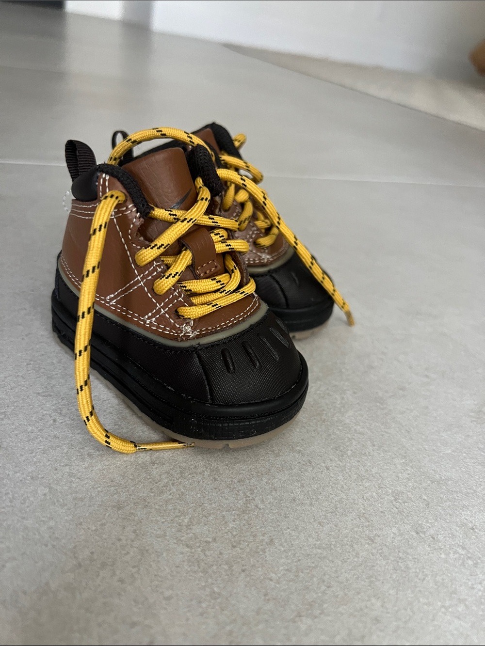 Nike Baby Woodside Brown Lace-Up Duck  Boots with Yellow Laces